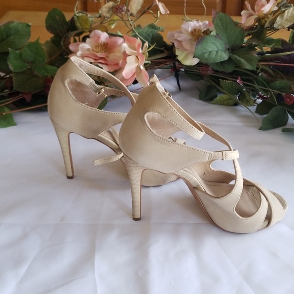 Womens Vince Camuto Heels - Picture 4 of 7